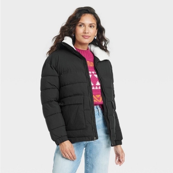 Women's Puffer Jacket - Universal
Thread Black nwt - Picture 1 of 4